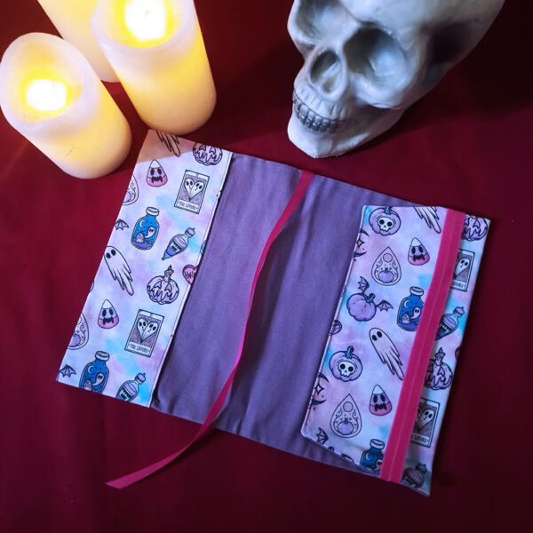 Couvre livre Grand Format Hallowitch Ouvert