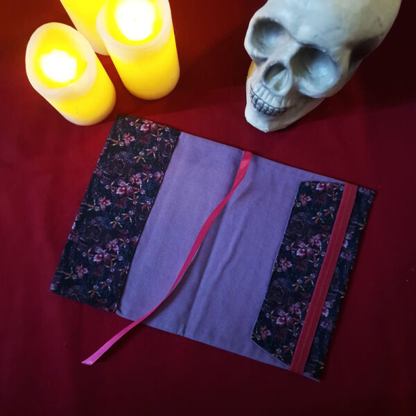 Couvre livre Grand Format Dark Romance Ouvert