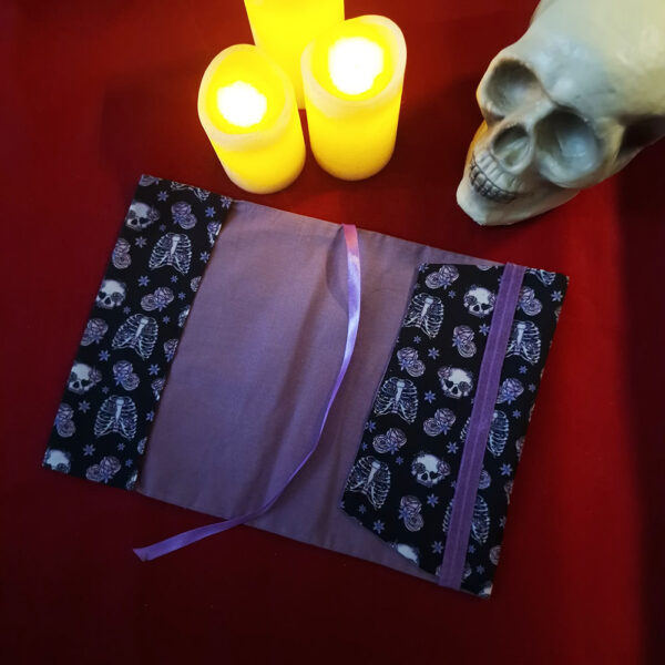 Couvre livre Relié Skull & Bones Ouvert