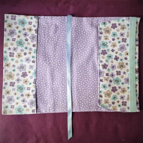 Couvre livre Broché Fleurs pastel ouvert