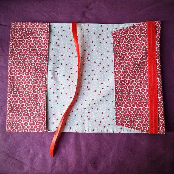 Couvre livre Broché Red Flower ouvert