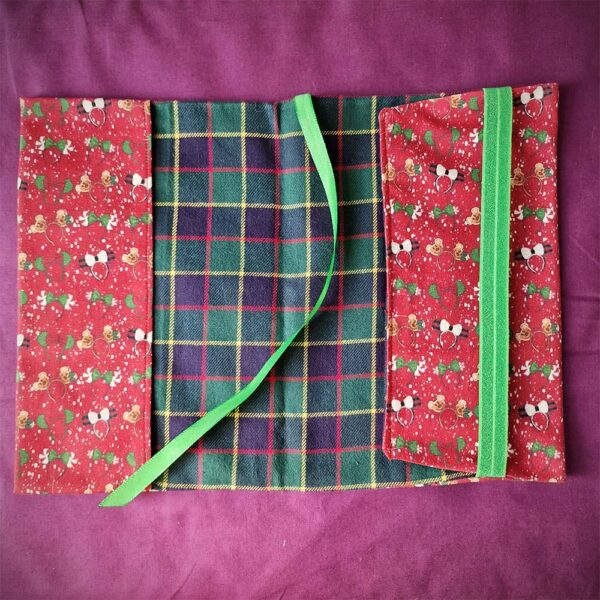 Couvre livre Broché Xmas Ears ouvert