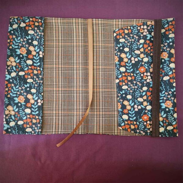 couvre livre relié Fleurs d'Automne. ouvert